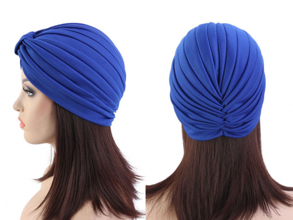 Topi turban dengan lipatan kain